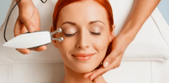 Pomlađivanje kože pomoću uređaja